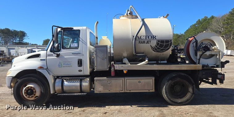 image for item DU2684 2012 International Durastar 4300 sewer jetter truck