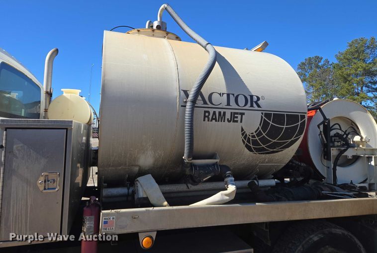 image for item DU2684 2012 International Durastar 4300 sewer jetter truck