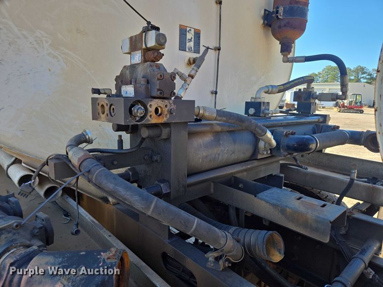 image for item DU2684 2012 International Durastar 4300 sewer jetter truck