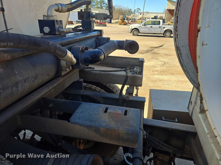 image for item DU2684 2012 International Durastar 4300 sewer jetter truck