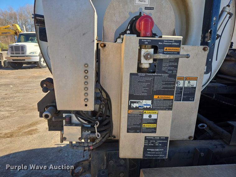 image for item DU2684 2012 International Durastar 4300 sewer jetter truck