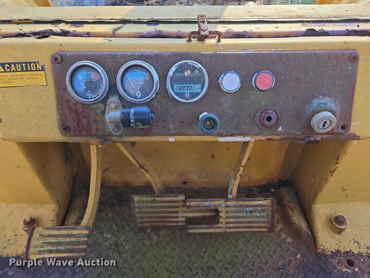 image for item DU2688 Komatsu D57S-1 track loader