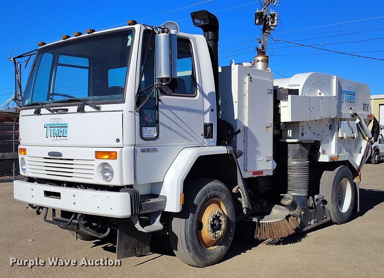 image for item DV6590 2005 Freightliner  FC80 street sweeper truck