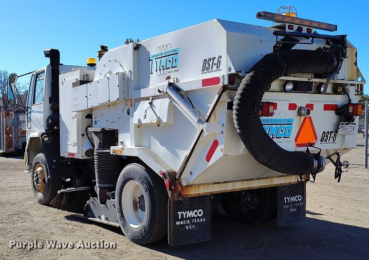 image for item DV6590 2005 Freightliner  FC80 street sweeper truck