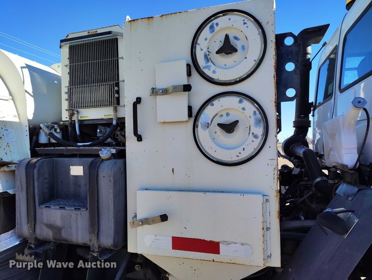 image for item DV6590 2005 Freightliner  FC80 street sweeper truck