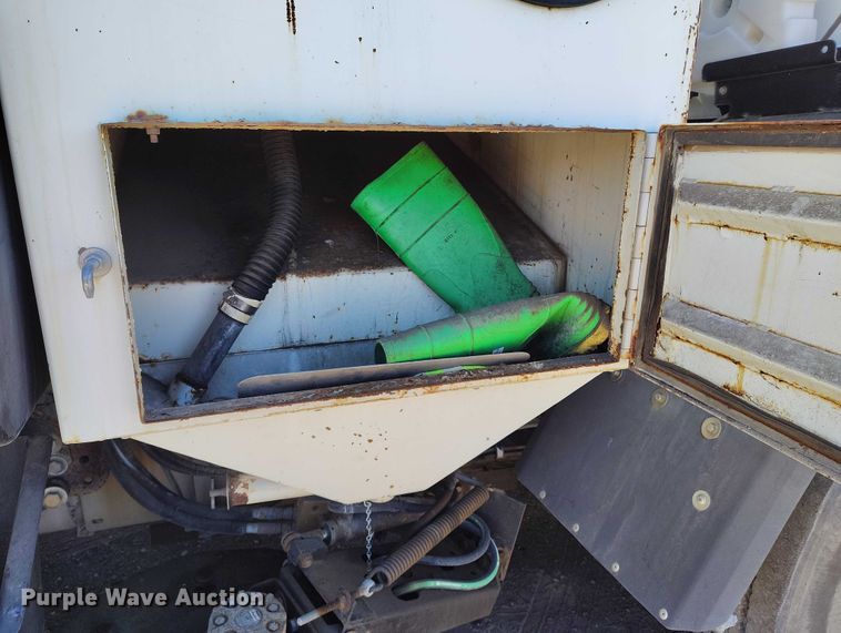 image for item DV6590 2005 Freightliner  FC80 street sweeper truck