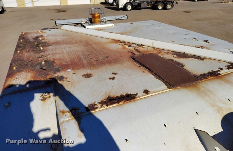 image for item DV6590 2005 Freightliner  FC80 street sweeper truck