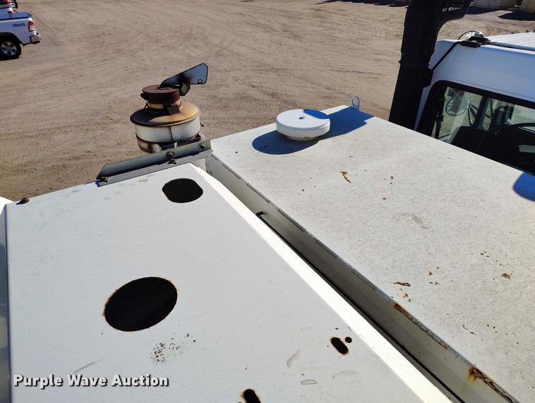 image for item DV6590 2005 Freightliner  FC80 street sweeper truck