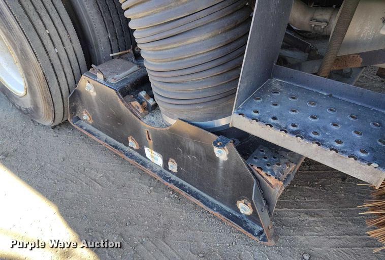 image for item DV6590 2005 Freightliner  FC80 street sweeper truck