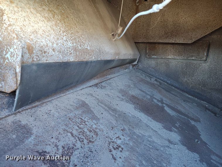 image for item DV6590 2005 Freightliner  FC80 street sweeper truck