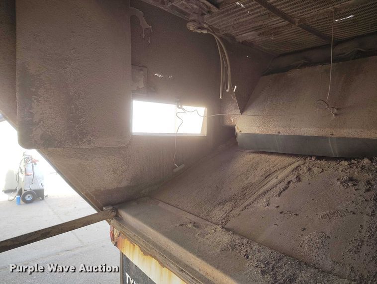 image for item DV6590 2005 Freightliner  FC80 street sweeper truck