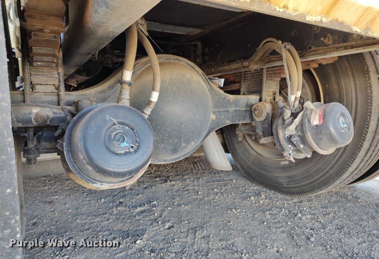 image for item DV6590 2005 Freightliner  FC80 street sweeper truck