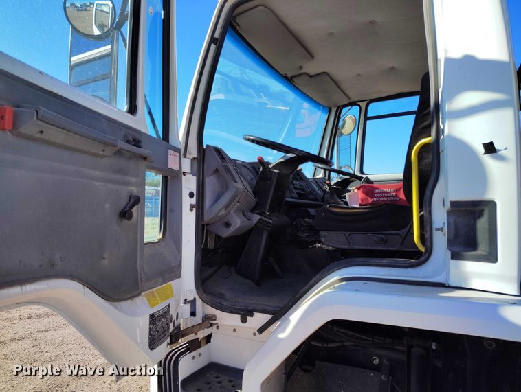 image for item DV6590 2005 Freightliner  FC80 street sweeper truck