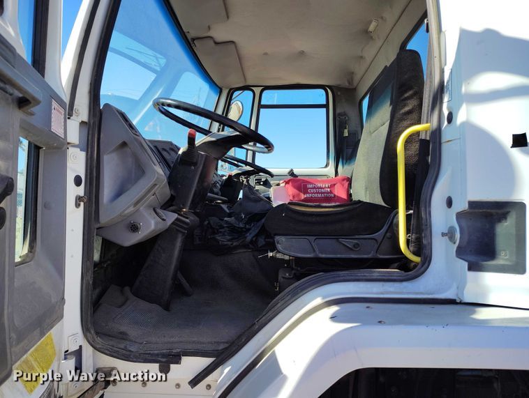 image for item DV6590 2005 Freightliner  FC80 street sweeper truck