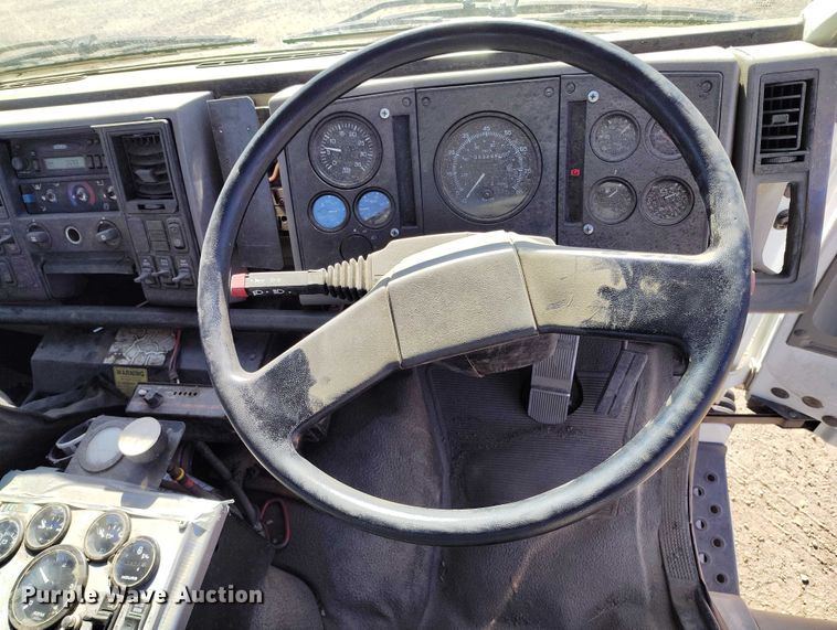 image for item DV6590 2005 Freightliner  FC80 street sweeper truck