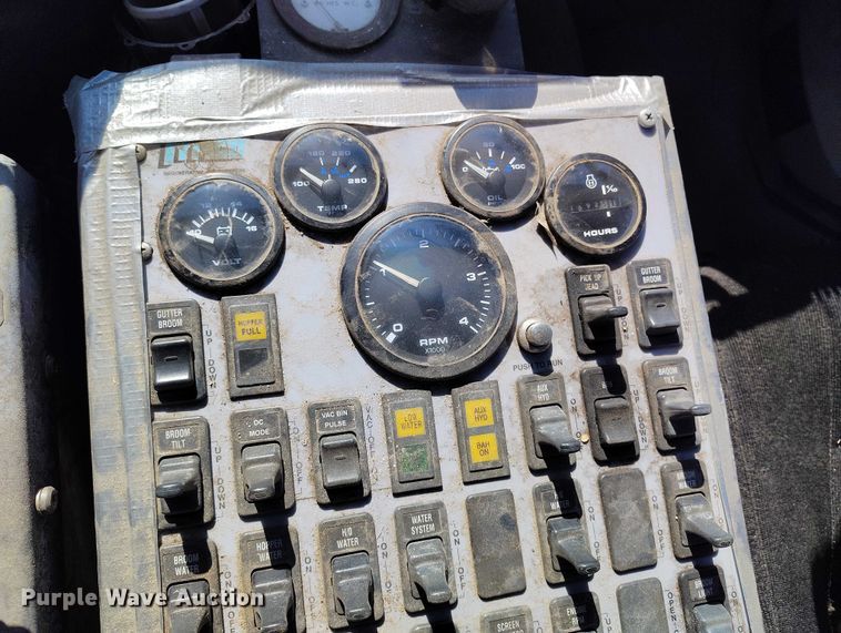 image for item DV6590 2005 Freightliner  FC80 street sweeper truck