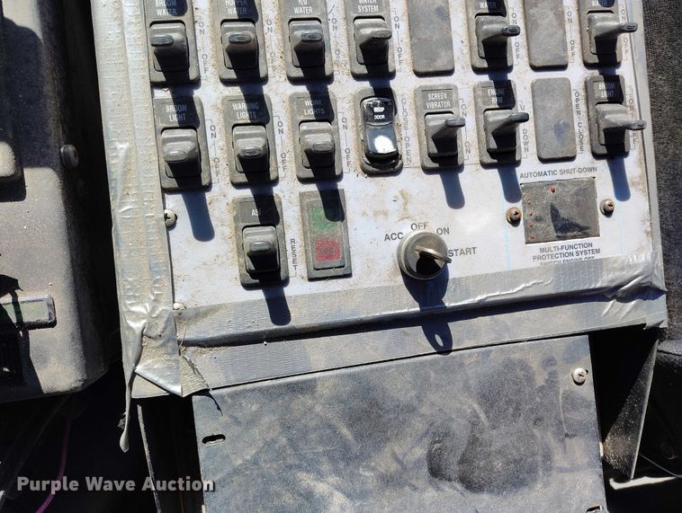 image for item DV6590 2005 Freightliner  FC80 street sweeper truck