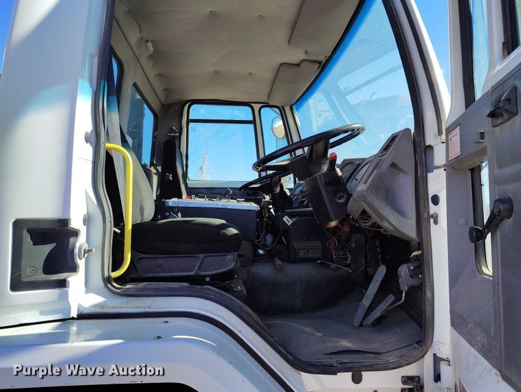 image for item DV6590 2005 Freightliner  FC80 street sweeper truck