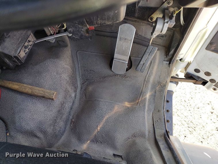 image for item DV6590 2005 Freightliner  FC80 street sweeper truck