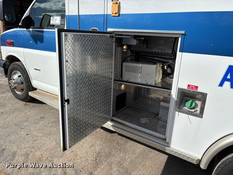 image for item DW7415 2010 Chevrolet Express 3500 ambulance