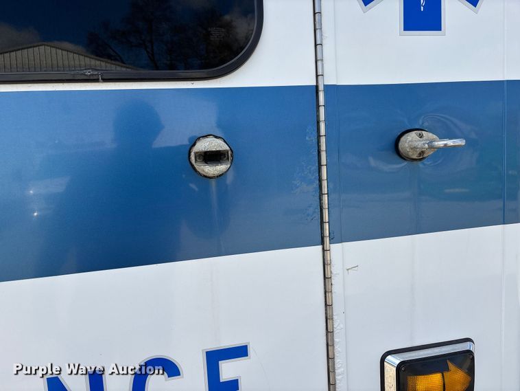 image for item DW7415 2010 Chevrolet Express 3500 ambulance