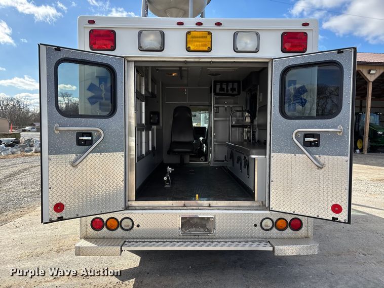 image for item DW7415 2010 Chevrolet Express 3500 ambulance