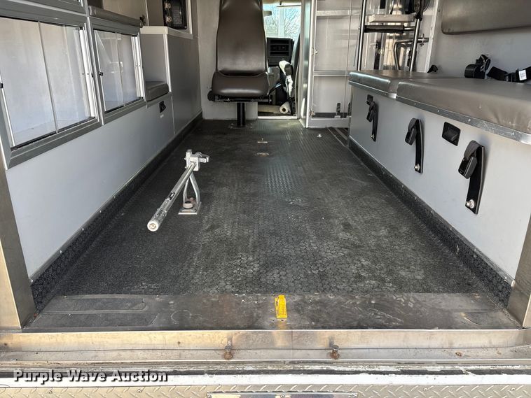 image for item DW7415 2010 Chevrolet Express 3500 ambulance