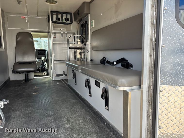 image for item DW7415 2010 Chevrolet Express 3500 ambulance