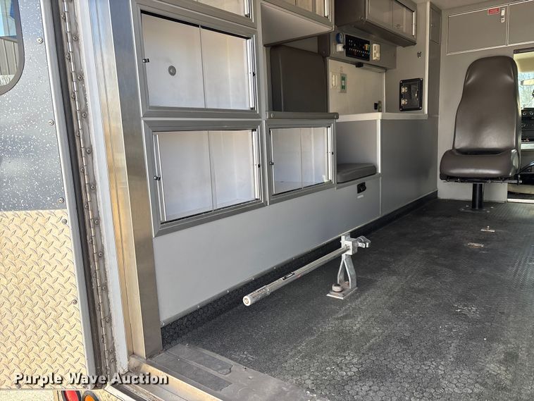 image for item DW7415 2010 Chevrolet Express 3500 ambulance