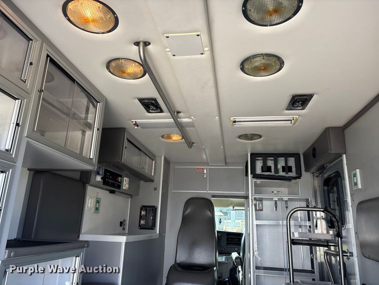 image for item DW7415 2010 Chevrolet Express 3500 ambulance