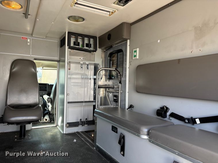 image for item DW7415 2010 Chevrolet Express 3500 ambulance