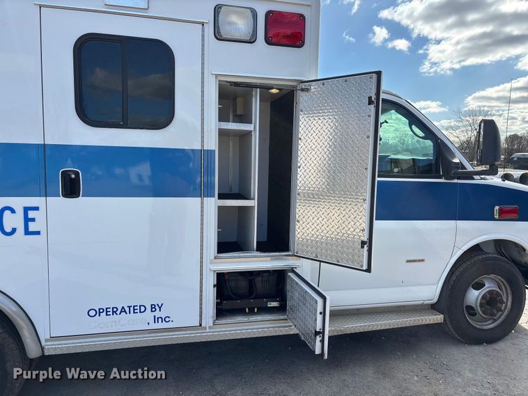image for item DW7415 2010 Chevrolet Express 3500 ambulance