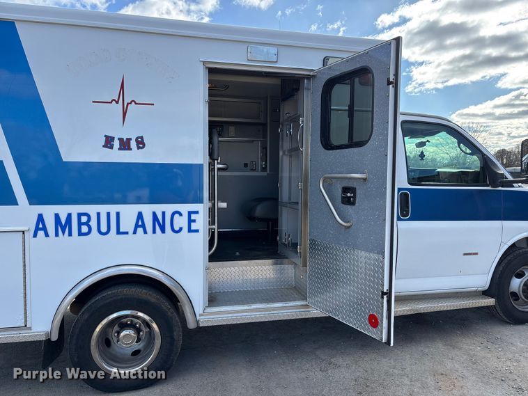image for item DW7415 2010 Chevrolet Express 3500 ambulance