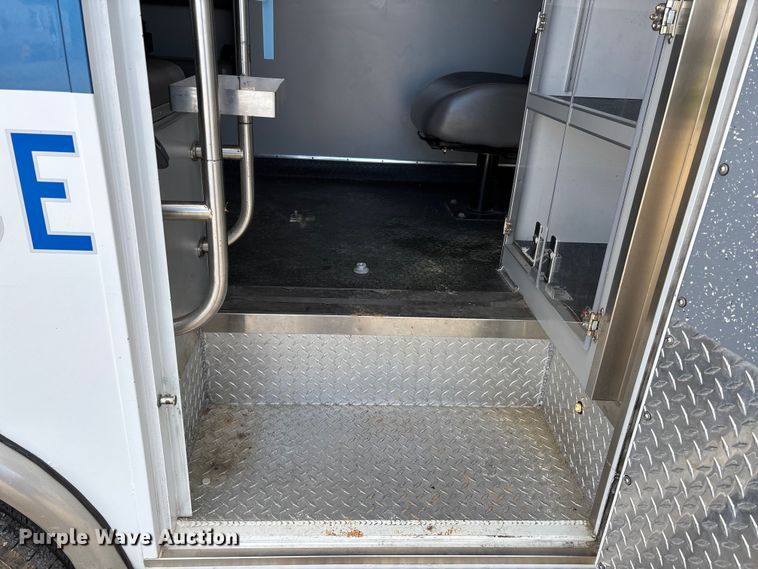 image for item DW7415 2010 Chevrolet Express 3500 ambulance