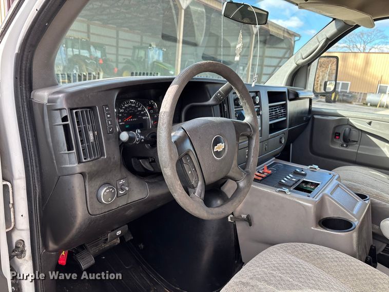 image for item DW7415 2010 Chevrolet Express 3500 ambulance