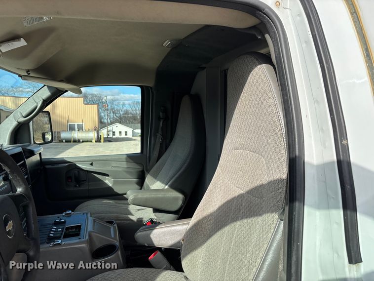 image for item DW7415 2010 Chevrolet Express 3500 ambulance