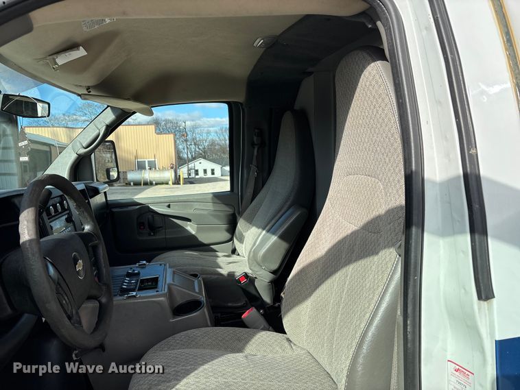 image for item DW7415 2010 Chevrolet Express 3500 ambulance