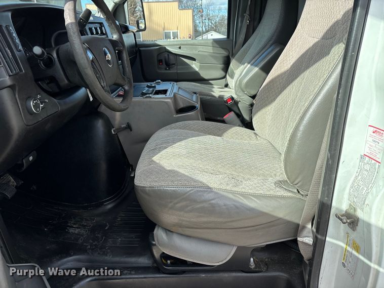 image for item DW7415 2010 Chevrolet Express 3500 ambulance