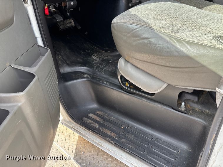 image for item DW7415 2010 Chevrolet Express 3500 ambulance