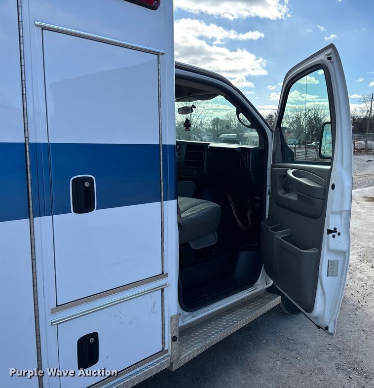 image for item DW7415 2010 Chevrolet Express 3500 ambulance