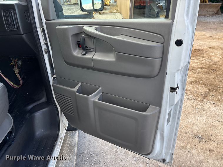 image for item DW7415 2010 Chevrolet Express 3500 ambulance