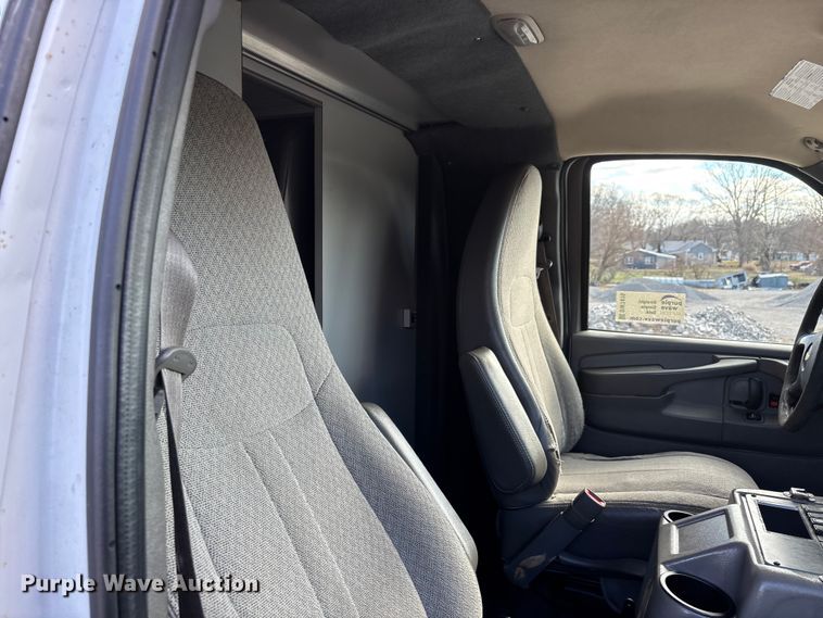 image for item DW7415 2010 Chevrolet Express 3500 ambulance