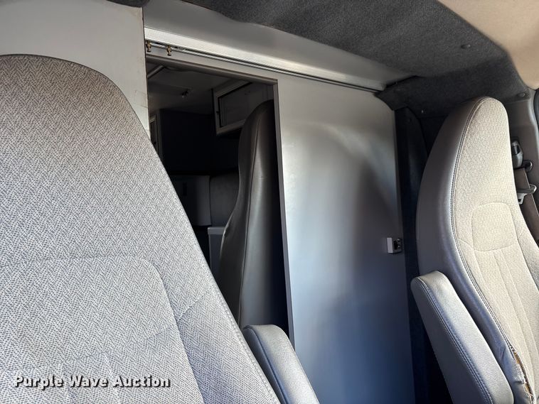 image for item DW7415 2010 Chevrolet Express 3500 ambulance