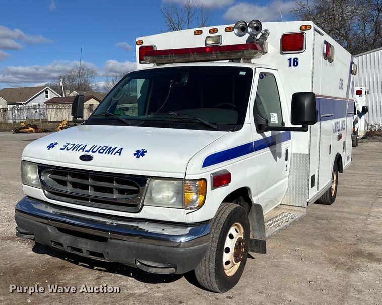 image for item DW7416 2002 Ford E350 ambulance