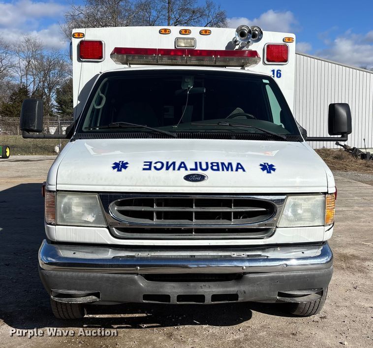 image for item DW7416 2002 Ford E350 ambulance