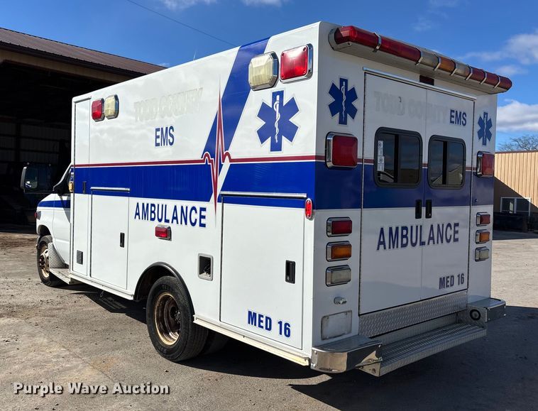 image for item DW7416 2002 Ford E350 ambulance