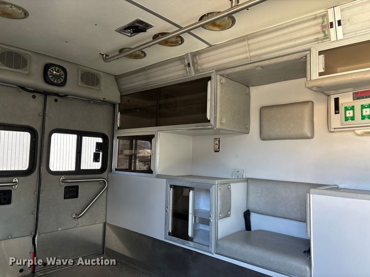 image for item DW7416 2002 Ford E350 ambulance