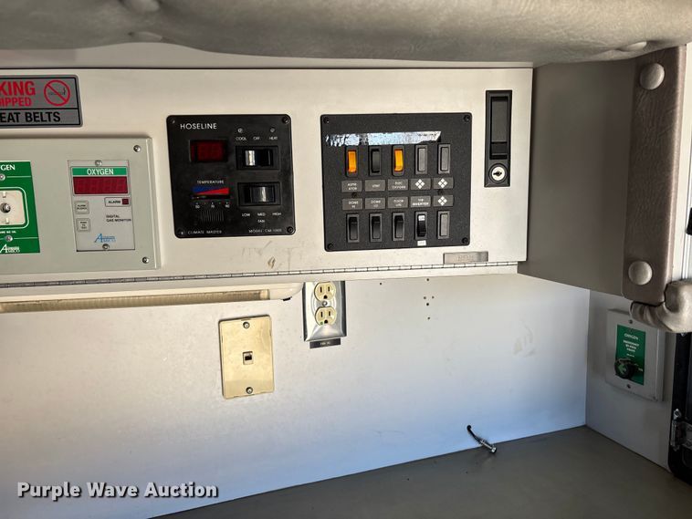 image for item DW7416 2002 Ford E350 ambulance