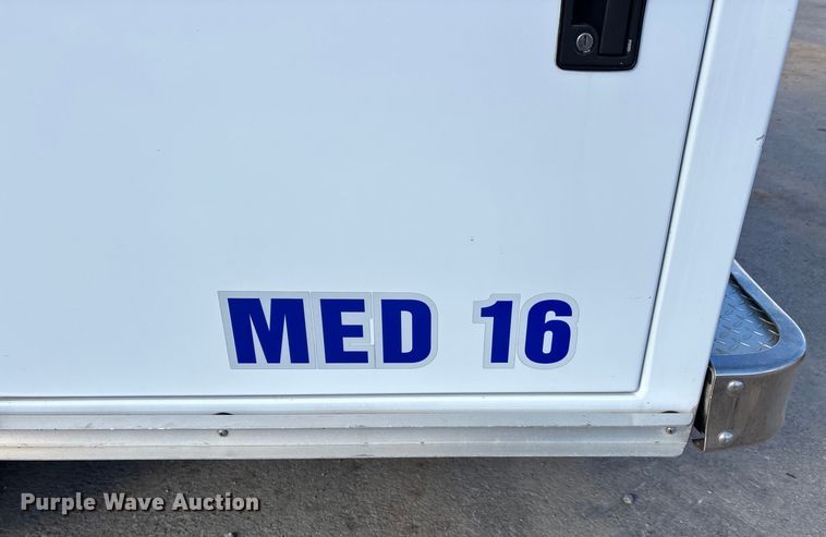 image for item DW7416 2002 Ford E350 ambulance