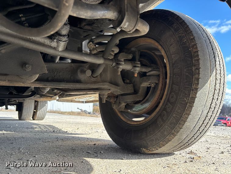 image for item DW7416 2002 Ford E350 ambulance